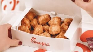 raising canes vs chick fil a