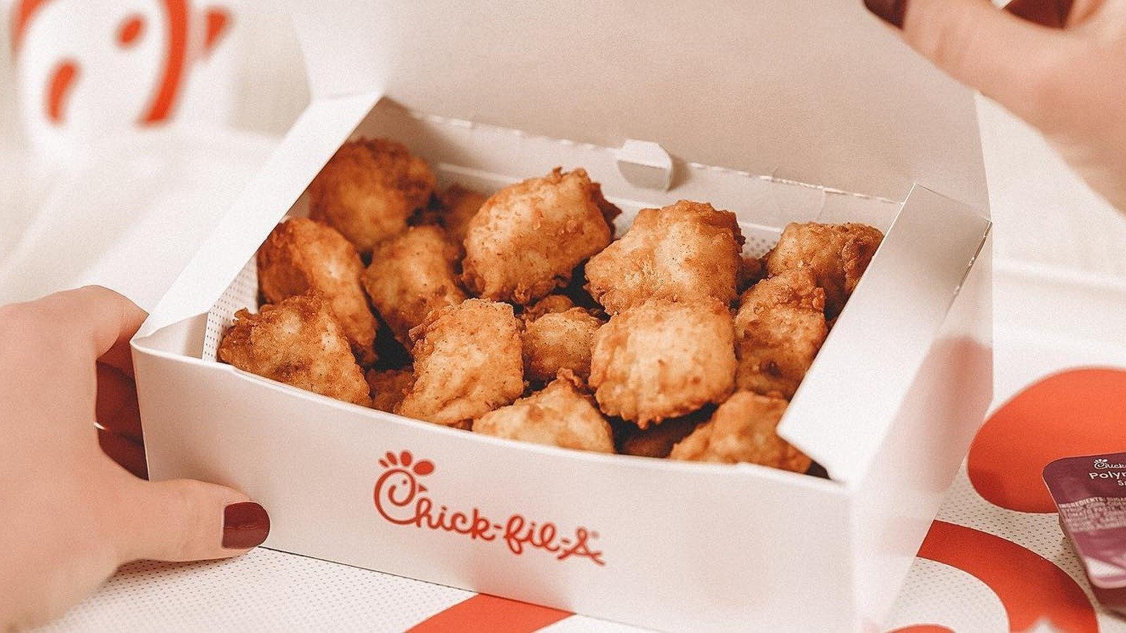 raising canes vs chick fil a