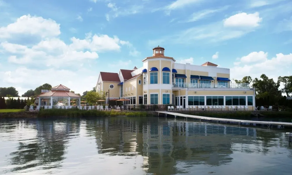 Scenic lakeside dining building and patio area for best restaurants in Seneca.